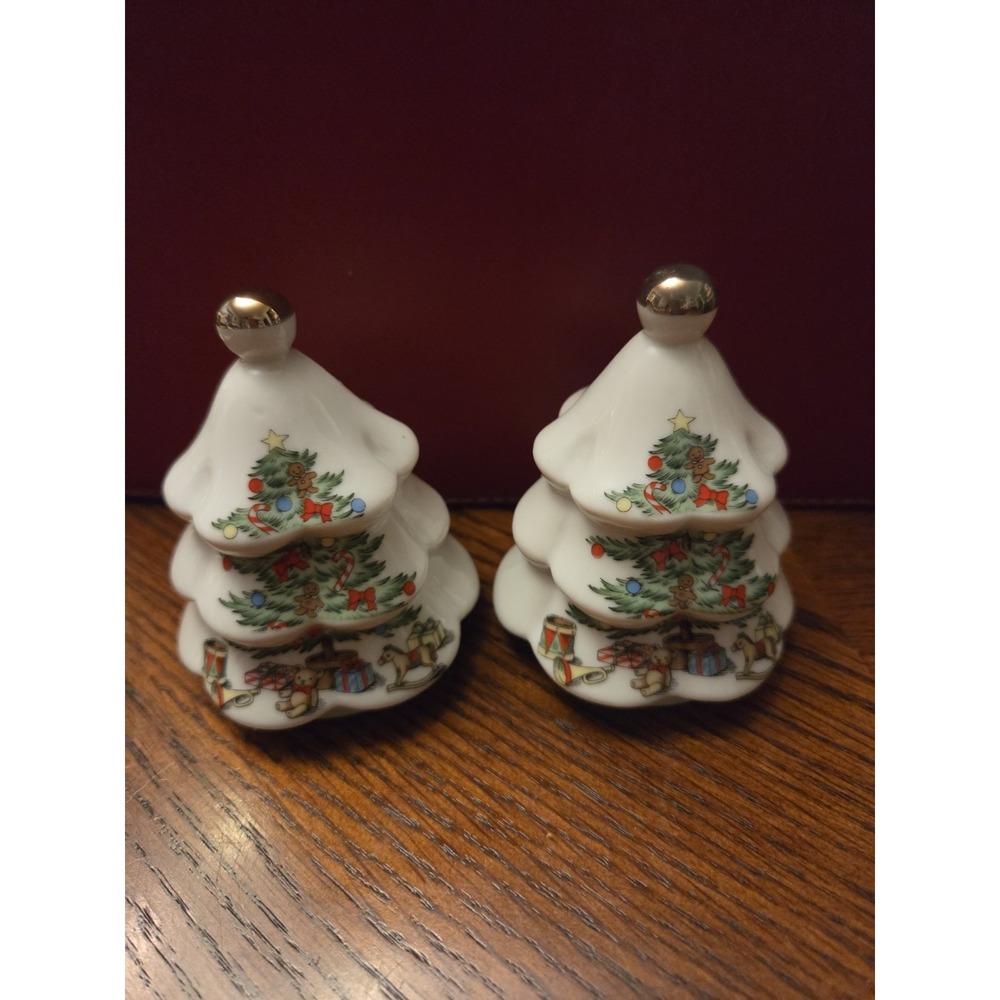 Meiwa "Home for the Holidays" fine china Salt and Pepper Shakers Christmas Trees